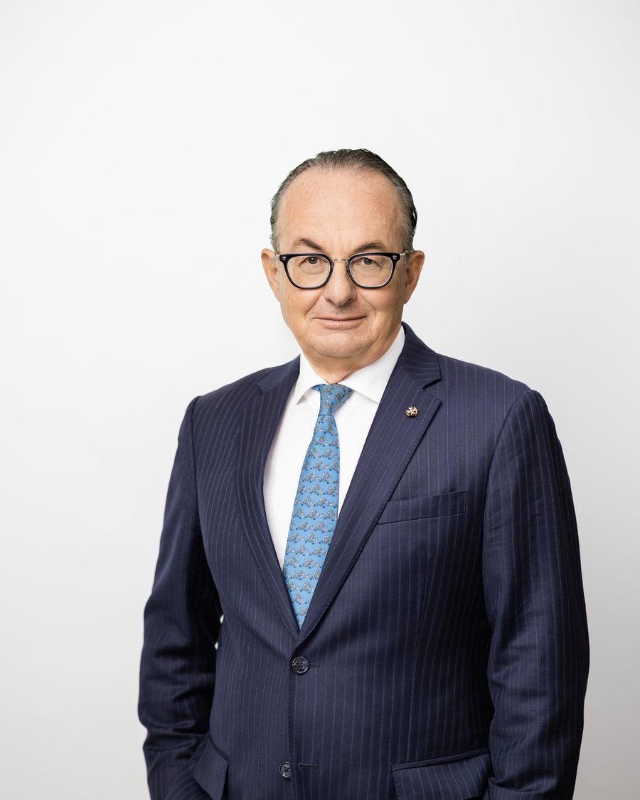 Portrait von Dr. Rupert Hengster